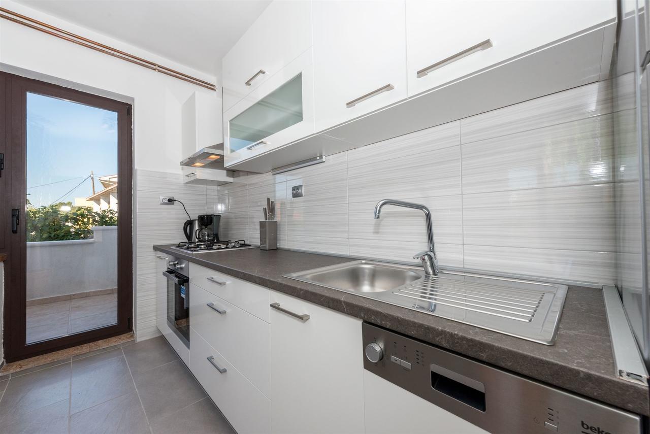 Apartments Snjezana Tisno Zewnętrze zdjęcie