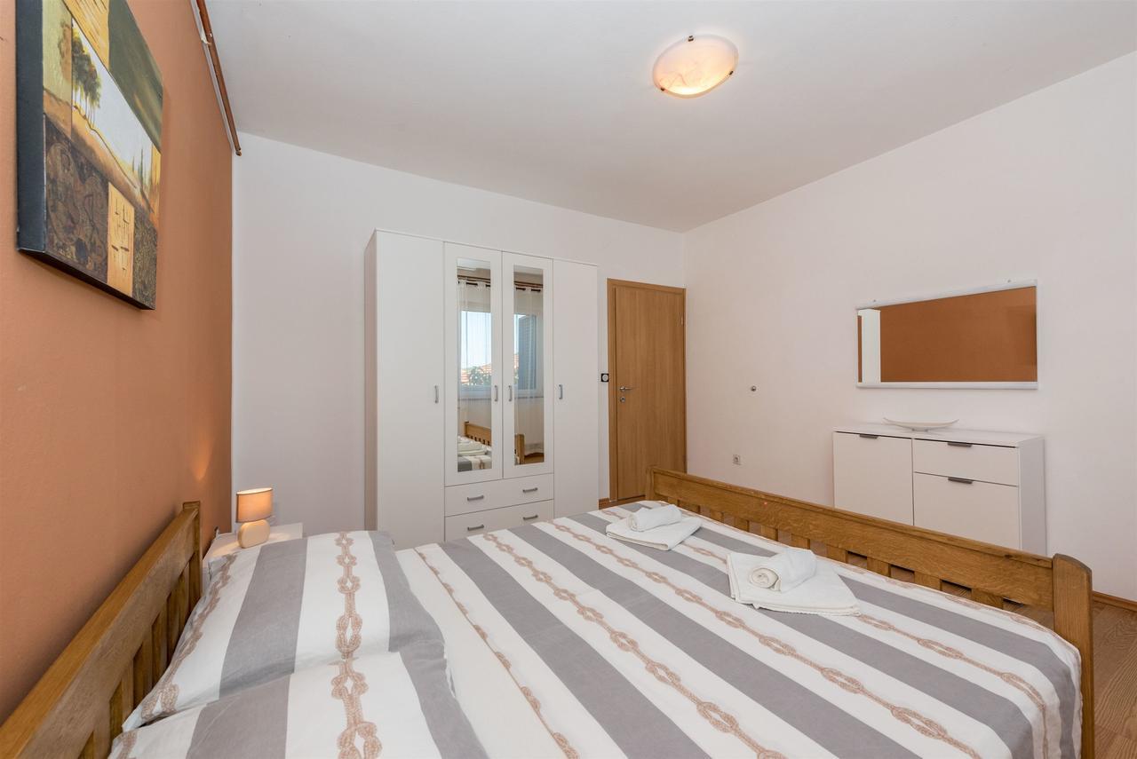 Apartments Snjezana Tisno Zewnętrze zdjęcie