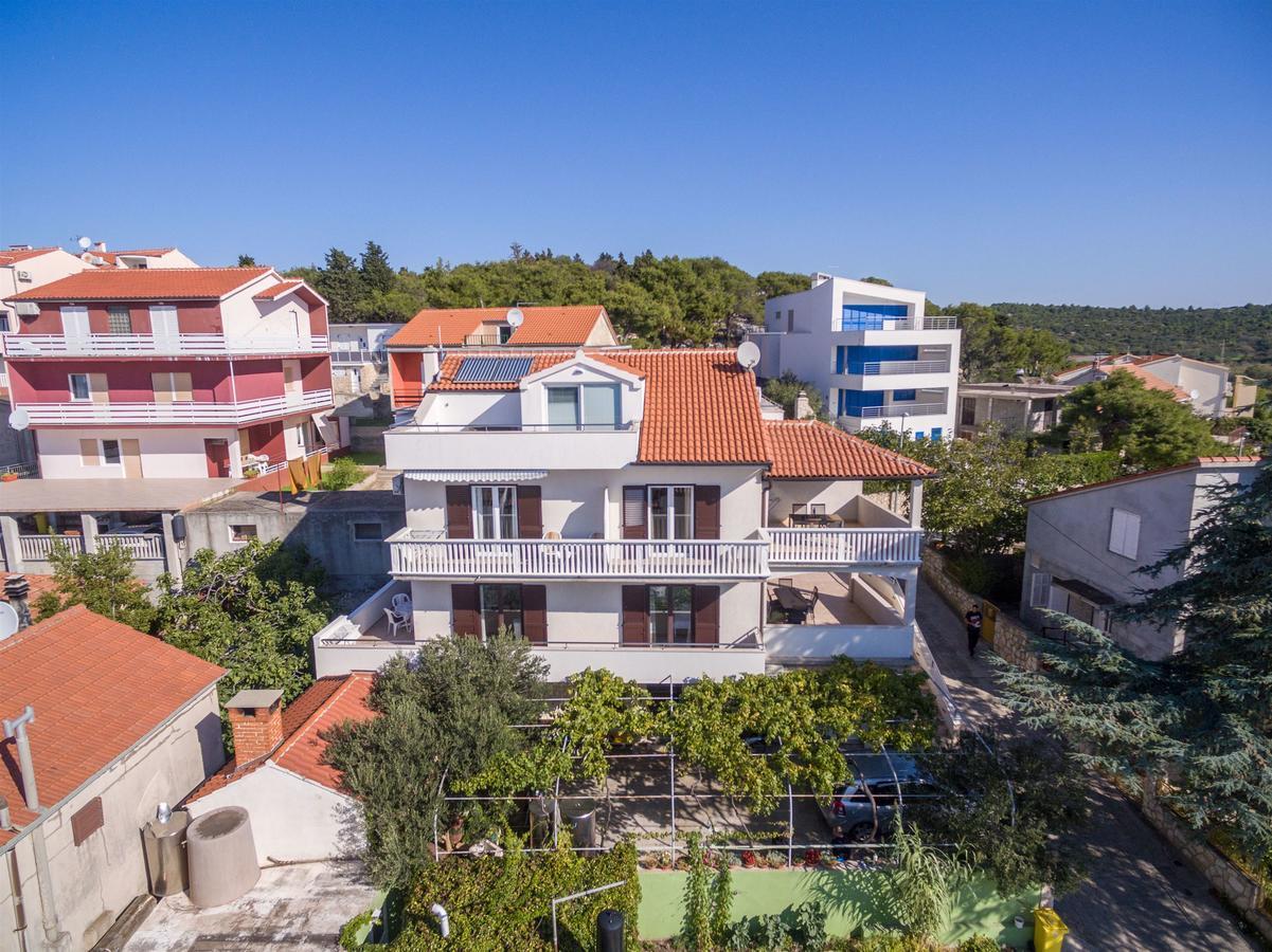 Apartments Snjezana Tisno Zewnętrze zdjęcie